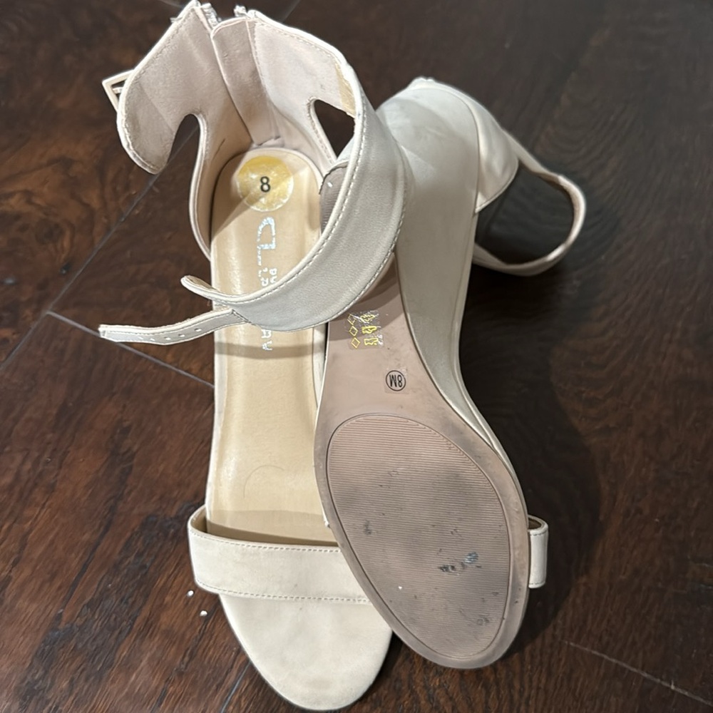Beige Ankle Strap Heels 8 M - Picture 2 of 3